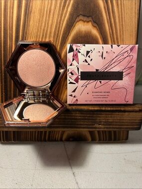 Fenty Beauty Diamond Bomb Highlighter - Pink Shimmer